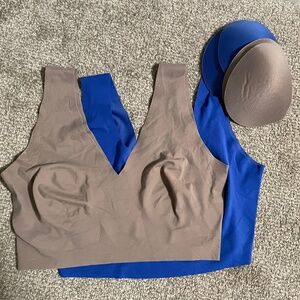 True & Co lot of 2 wide strap scoop neck v neck wireless bra bralette medium M